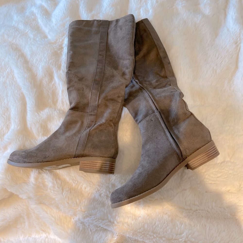 NEW, NEVER WORN-Brown tall boots!